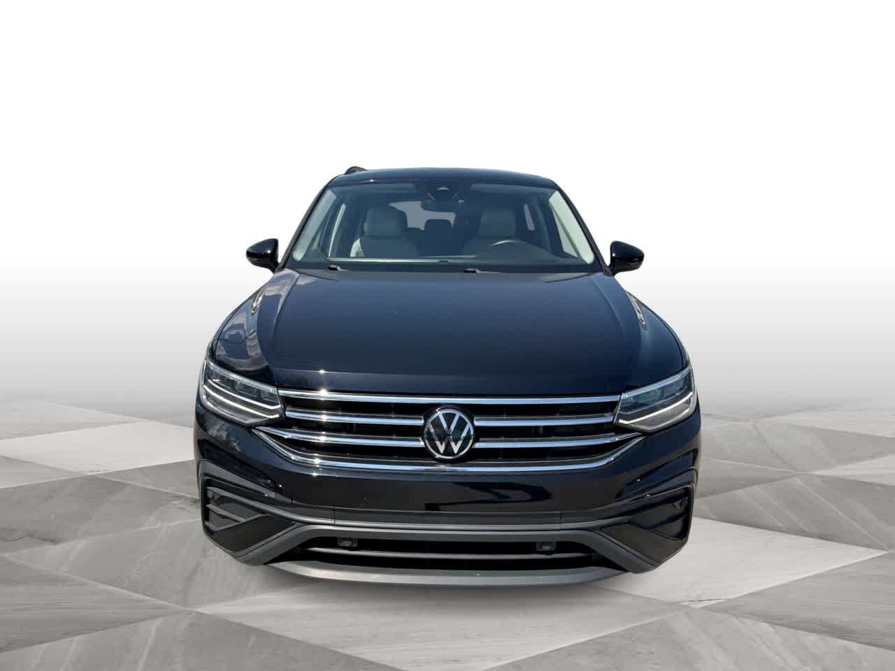 Thumbnail: 2023 Volkswagen Tiguan - 3