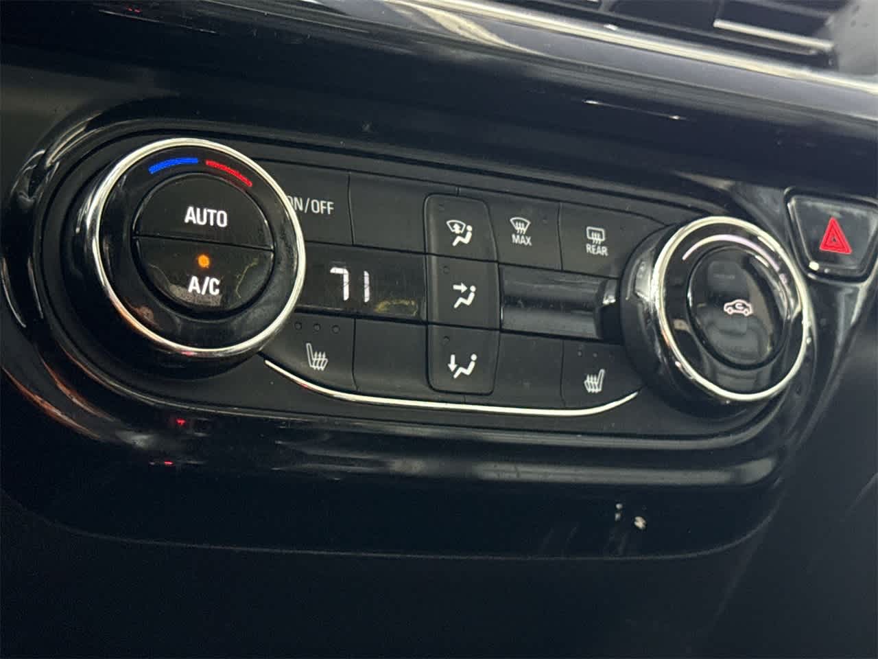 Thumbnail: 2024 Chevrolet Trax - 20