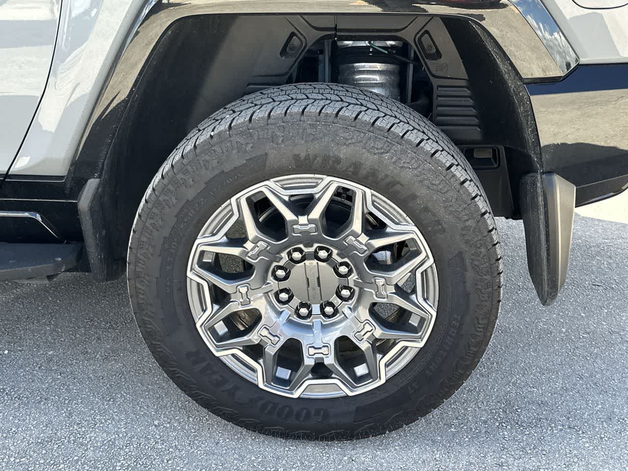Thumbnail: 2025 GMC Hummer EV - 11
