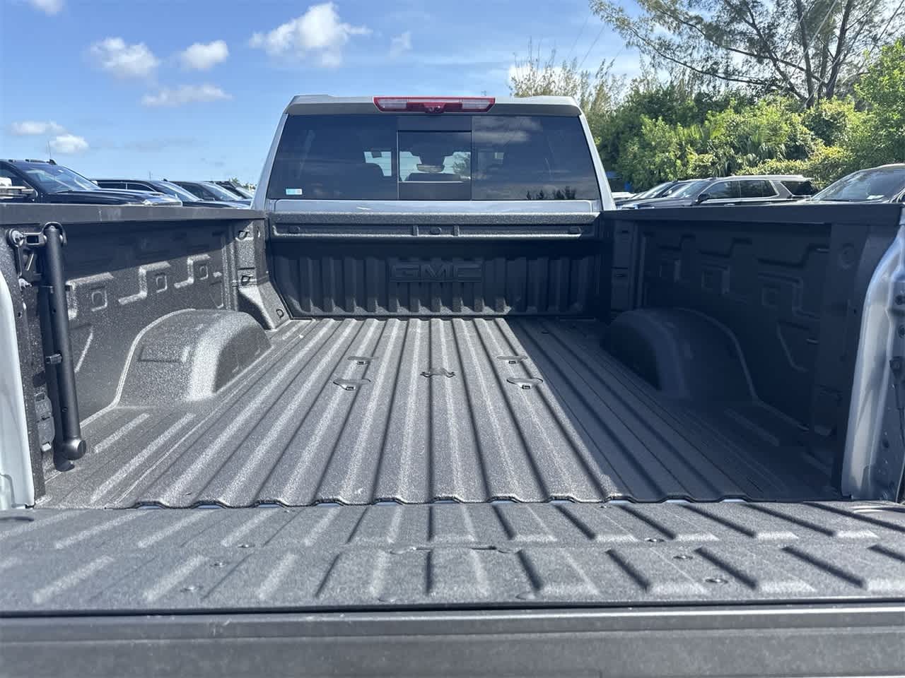 Thumbnail: 2025 GMC Sierra 2500 - 25