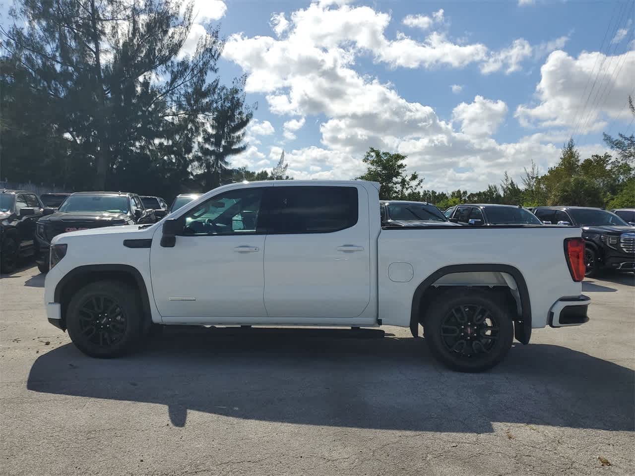 2024 GMC Sierra 1500 Elevation 8