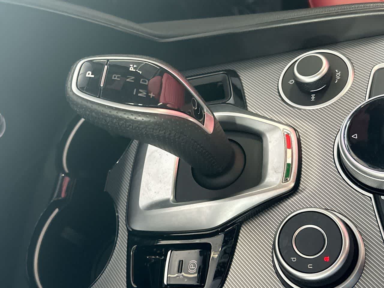 Thumbnail: 2022 Alfa Romeo Giulia - 21