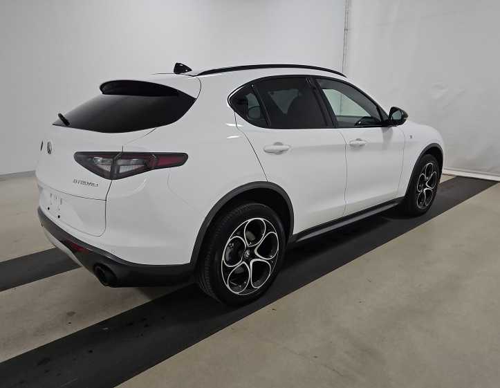 Thumbnail: 2024 Alfa Romeo Stelvio - 3