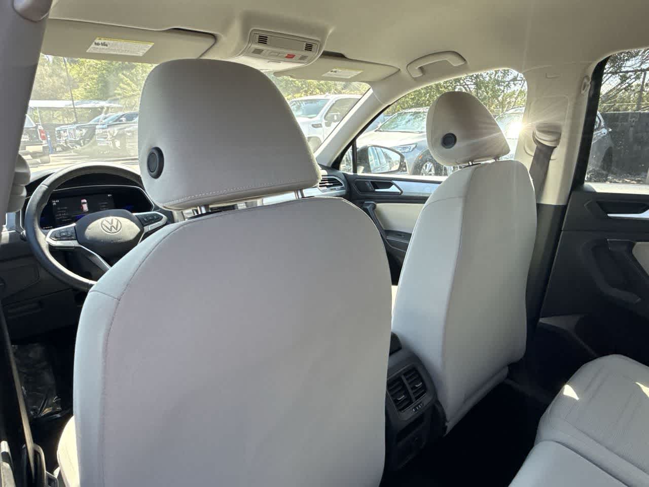 Thumbnail: 2023 Volkswagen Tiguan - 23