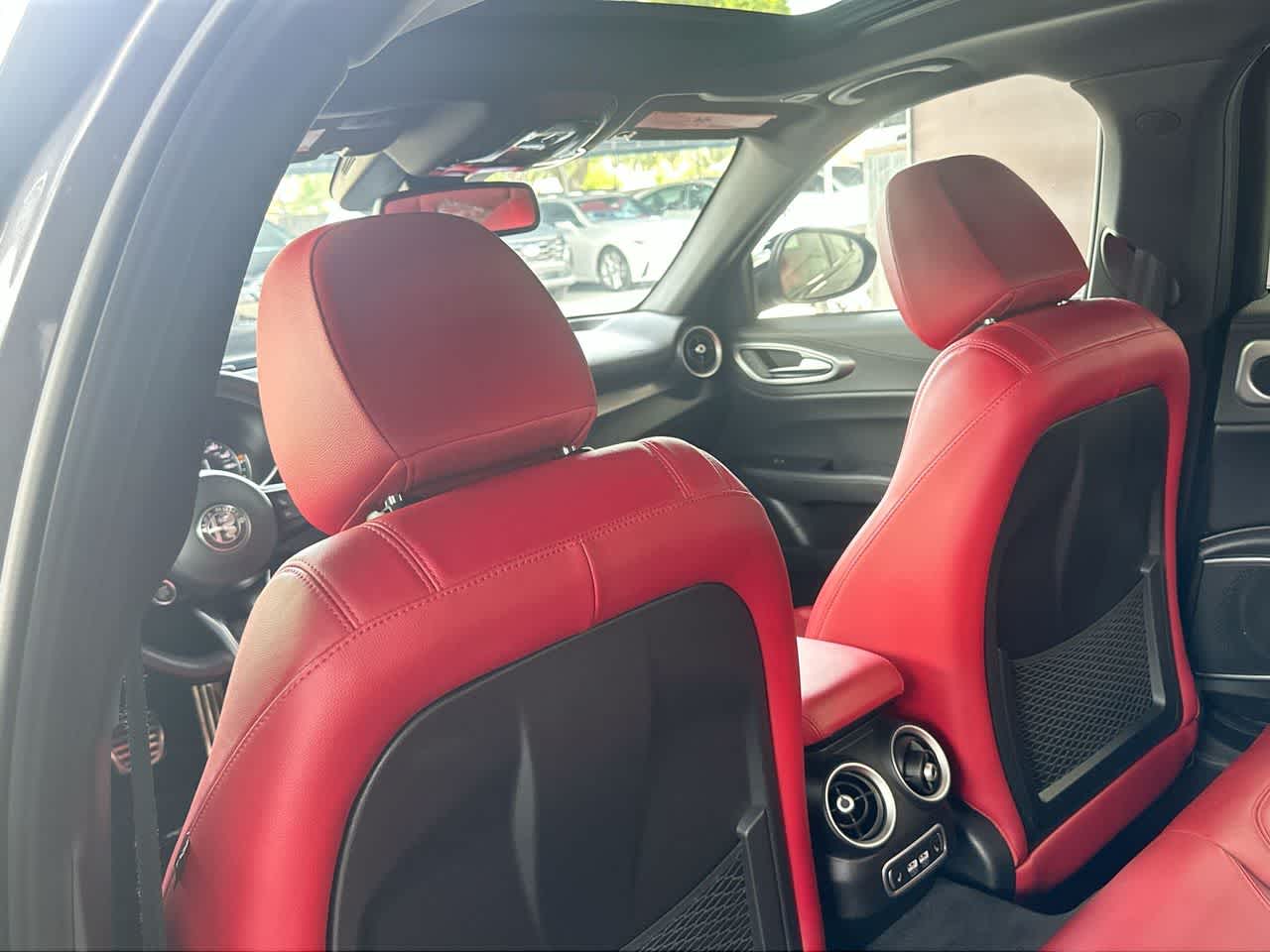 Thumbnail: 2022 Alfa Romeo Giulia - 23