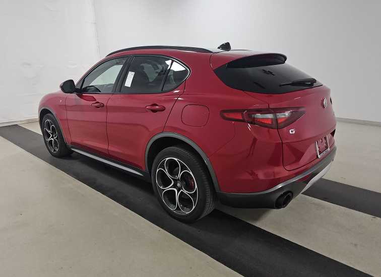 Thumbnail: 2023 Alfa Romeo Stelvio - 4