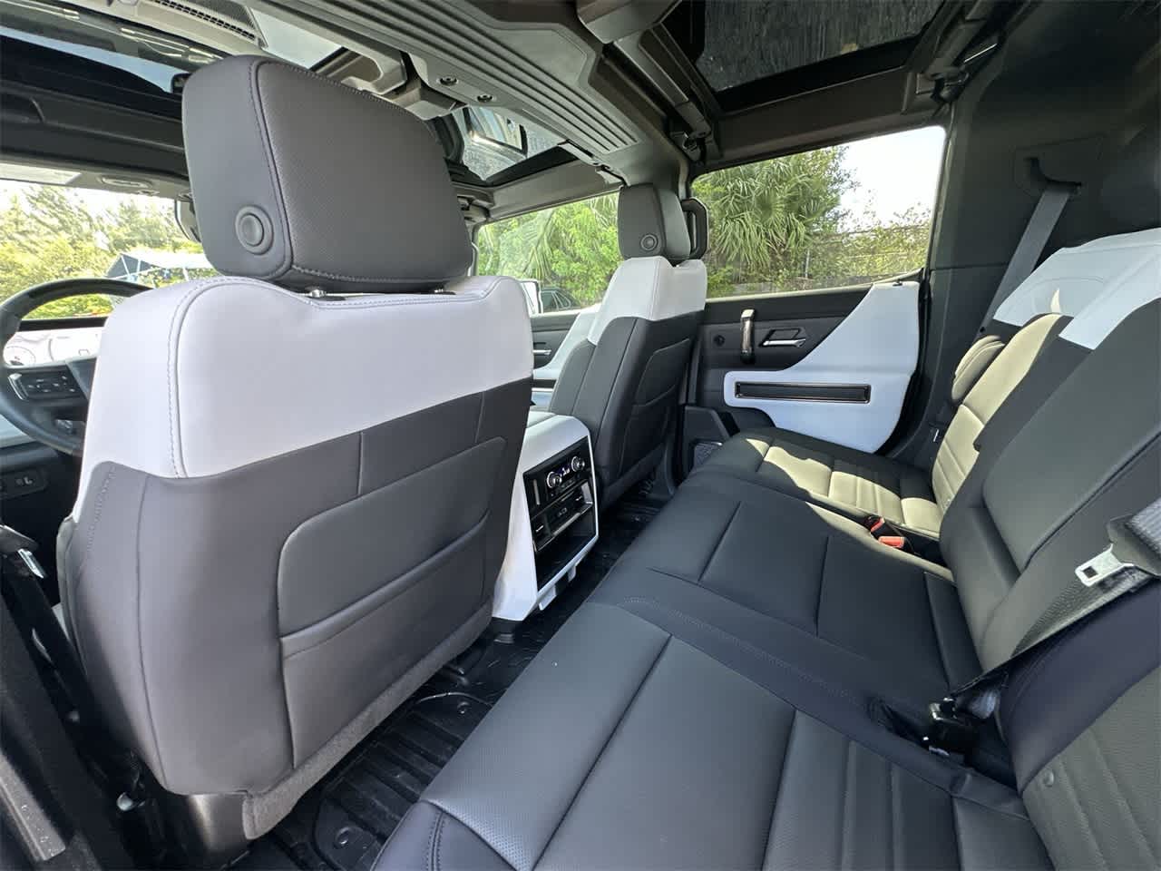 Thumbnail: 2025 GMC Hummer EV - 23