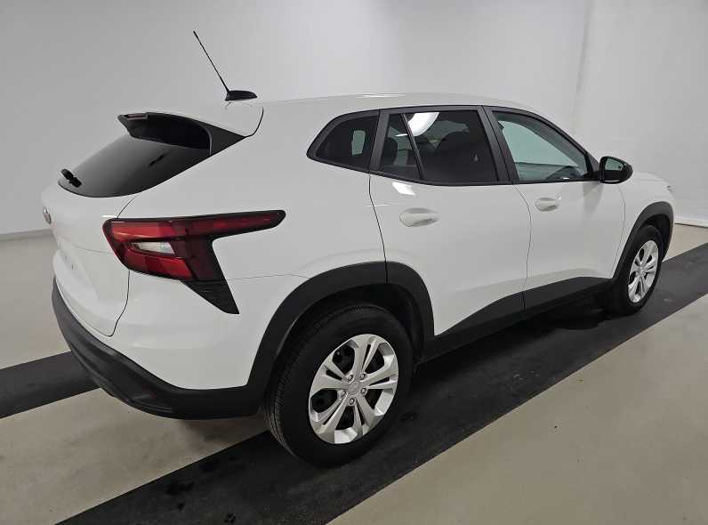 Thumbnail: 2025 Chevrolet Trax - 3