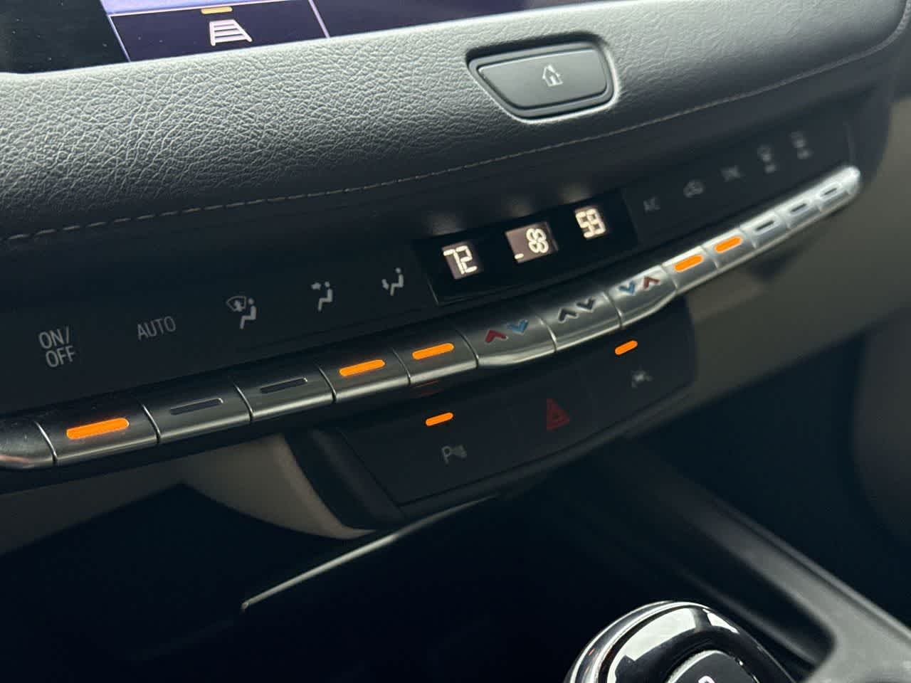 Thumbnail: 2023 Cadillac XT4 - 20