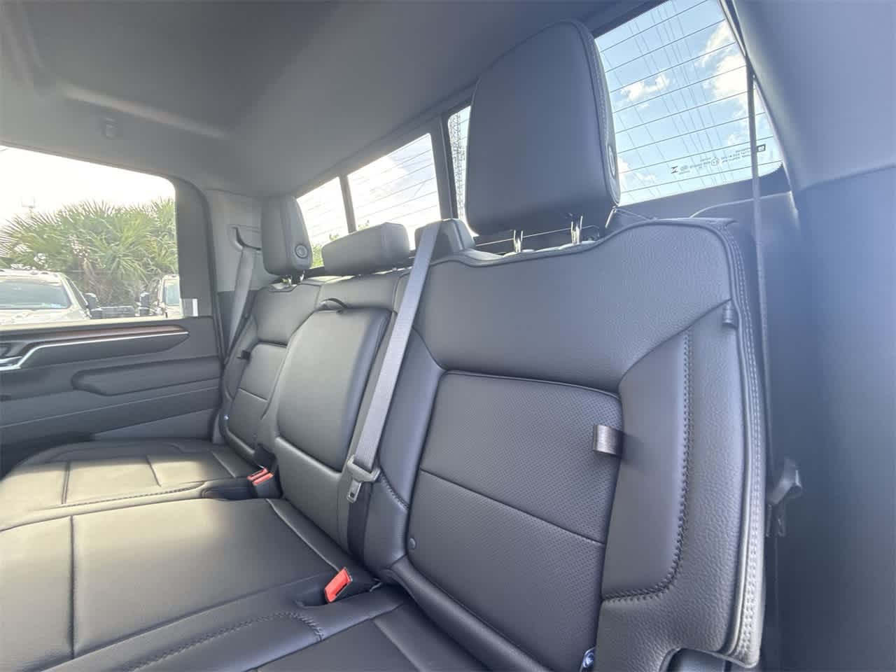 Thumbnail: 2025 GMC Sierra 2500 - 22