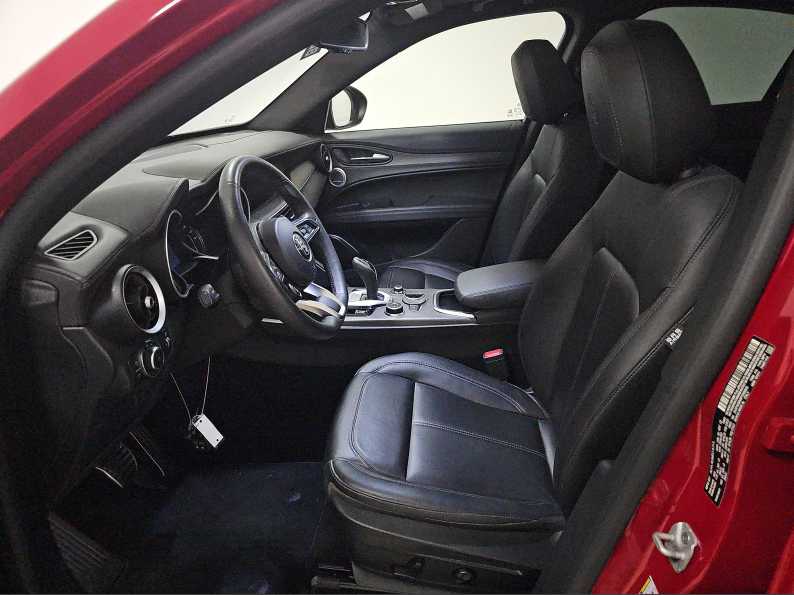 Thumbnail: 2023 Alfa Romeo Stelvio - 5