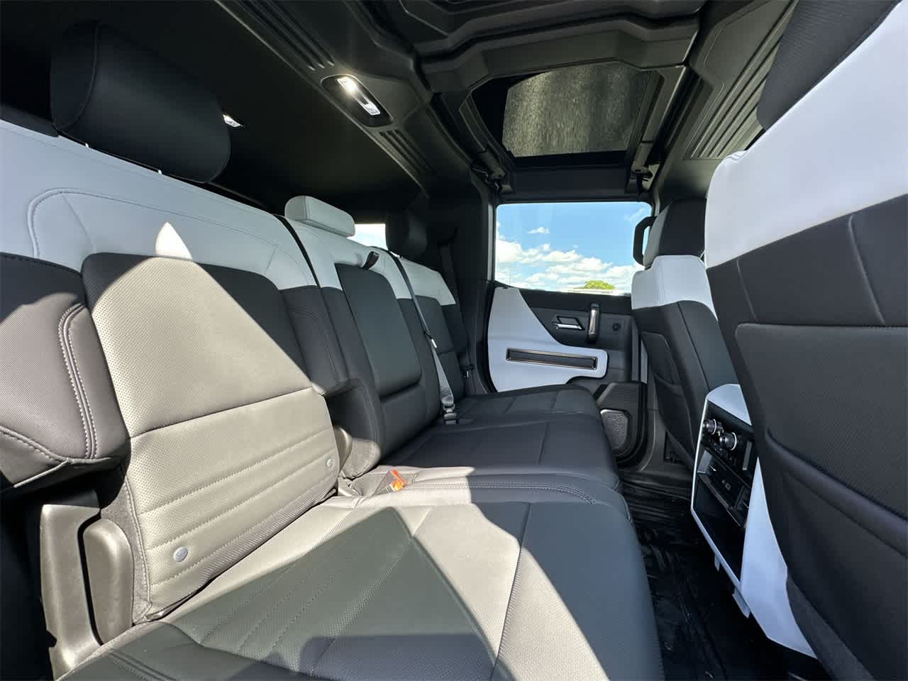 Thumbnail: 2025 GMC Hummer EV - 26
