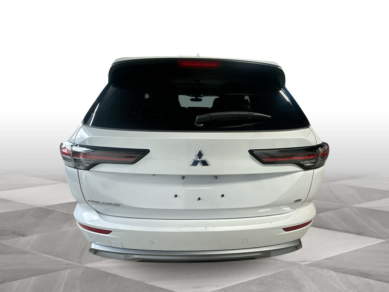 Thumbnail: 2025 Mitsubishi Outlander - 7