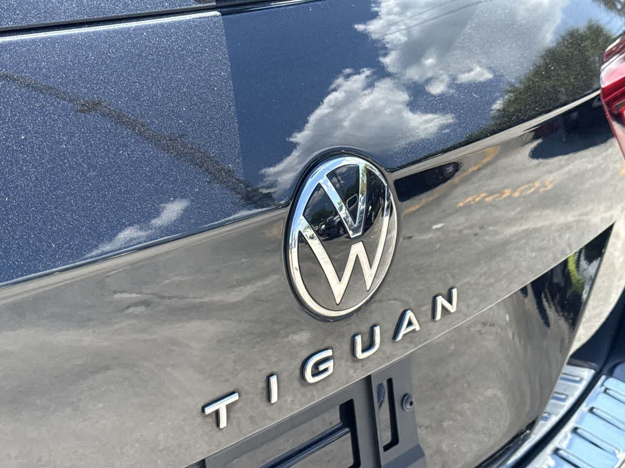 Thumbnail: 2023 Volkswagen Tiguan - 10