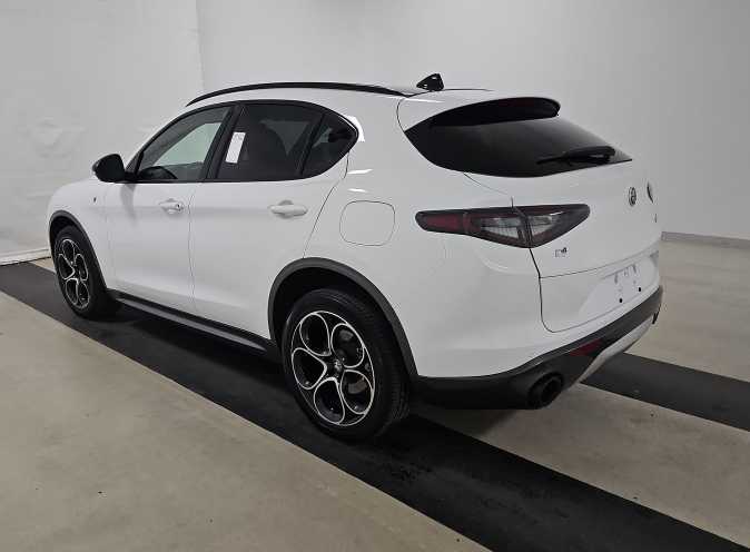 Thumbnail: 2024 Alfa Romeo Stelvio - 4