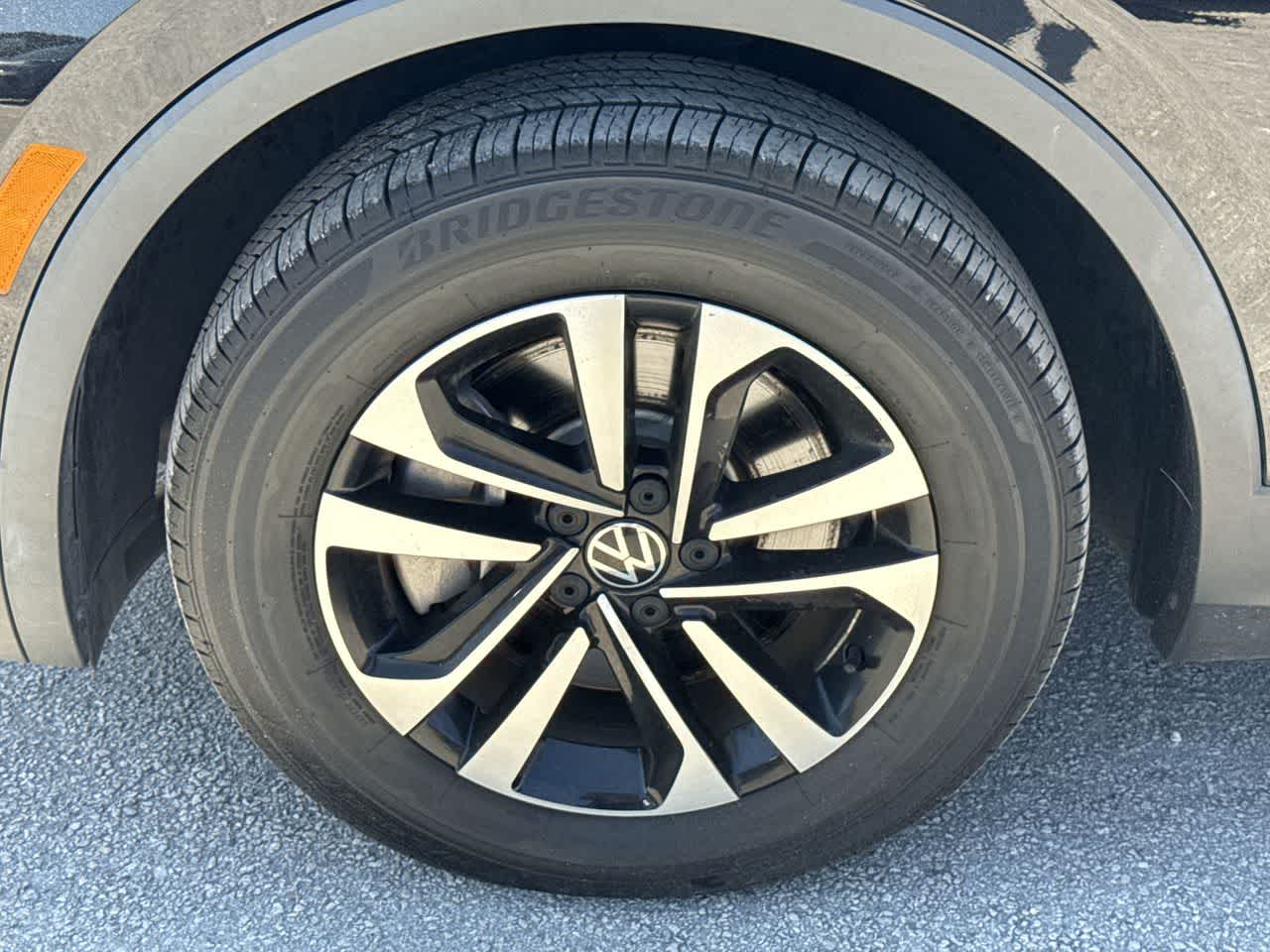 Thumbnail: 2023 Volkswagen Tiguan - 11