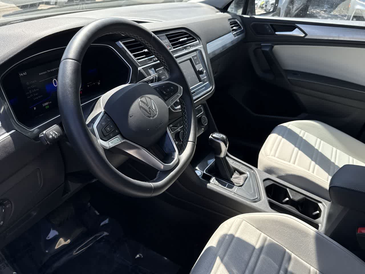 Thumbnail: 2023 Volkswagen Tiguan - 13