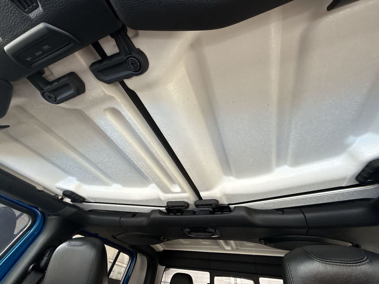 Thumbnail: 2023 Jeep Gladiator - 17