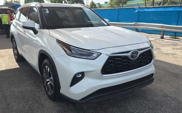 Thumbnail: 2021 Toyota Highlander - 2