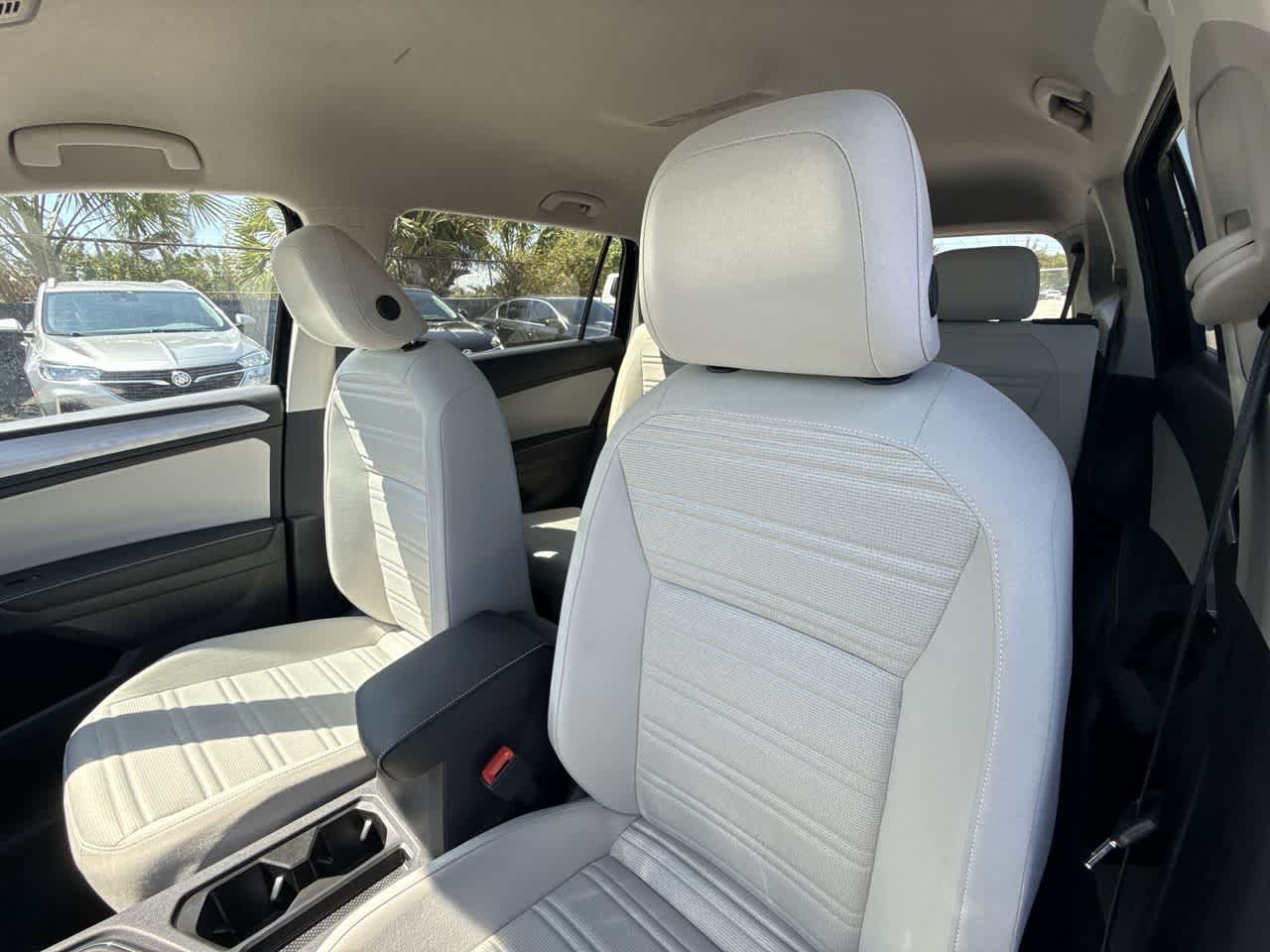 Thumbnail: 2023 Volkswagen Tiguan - 14