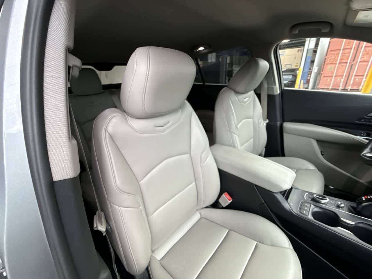 Thumbnail: 2023 Cadillac XT4 - 27