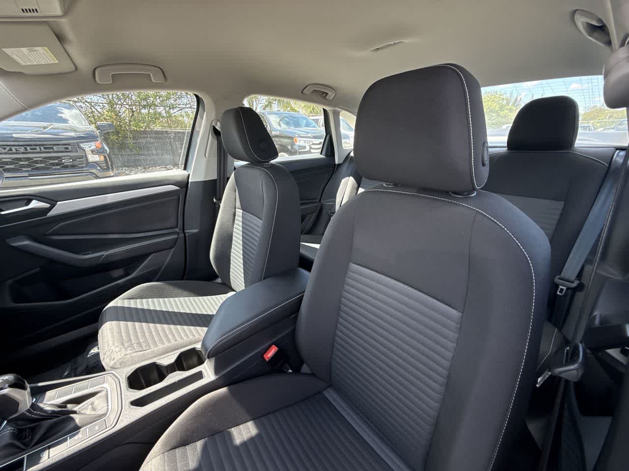 Thumbnail: 2025 Volkswagen Jetta - 14