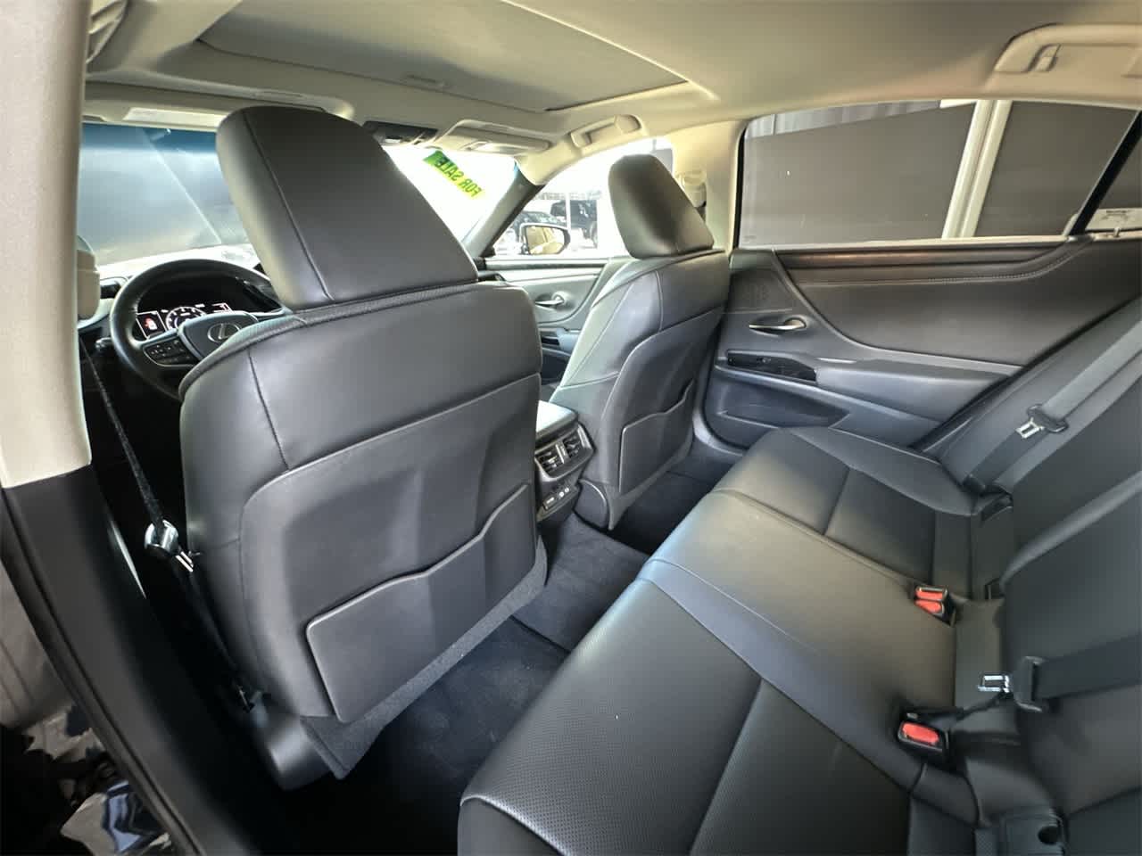 Thumbnail: 2022 Lexus ES - 23