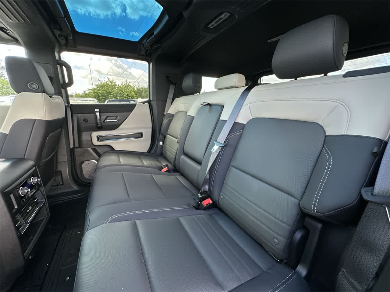 Thumbnail: 2026 GMC Hummer EV - 22