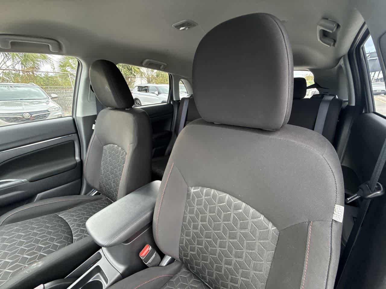 Thumbnail: 2025 Mitsubishi Outlander Sport - 14