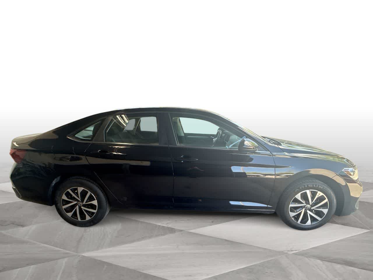 Thumbnail: 2024 Volkswagen Jetta - 9