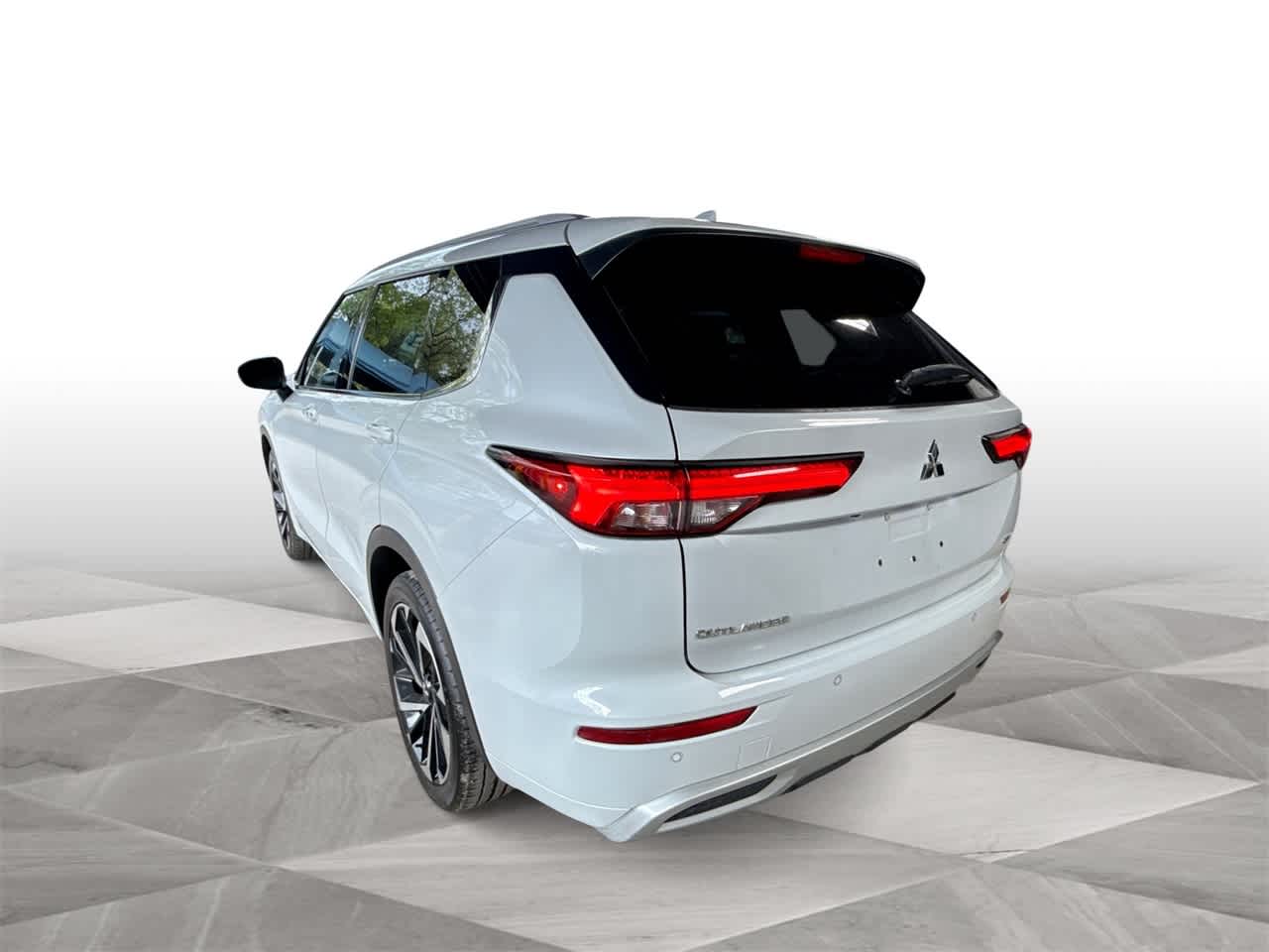 Thumbnail: 2022 Mitsubishi Outlander - 6