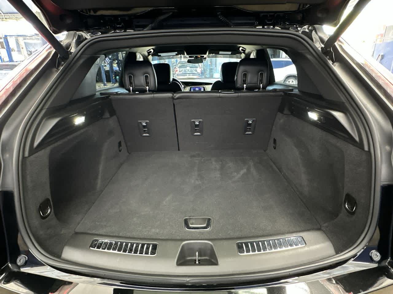 Thumbnail: 2021 Cadillac XT4 - 25