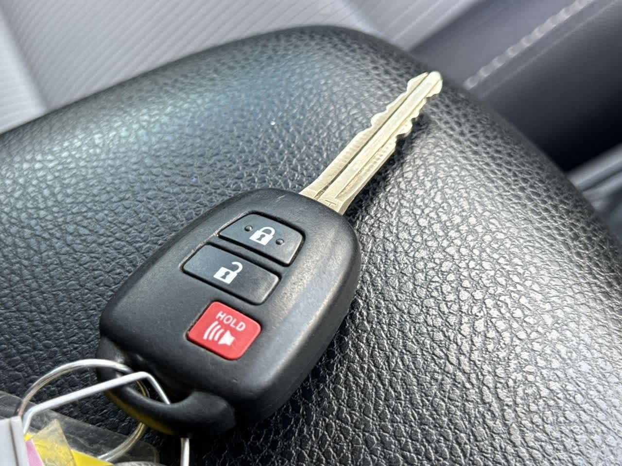2014 Toyota RAV4 XLE 28