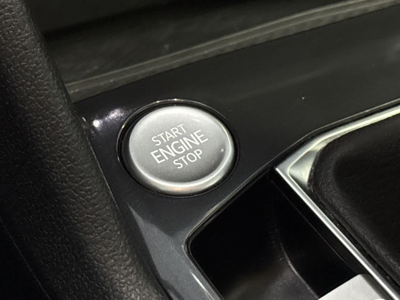 Thumbnail: 2023 Volkswagen Tiguan - 17