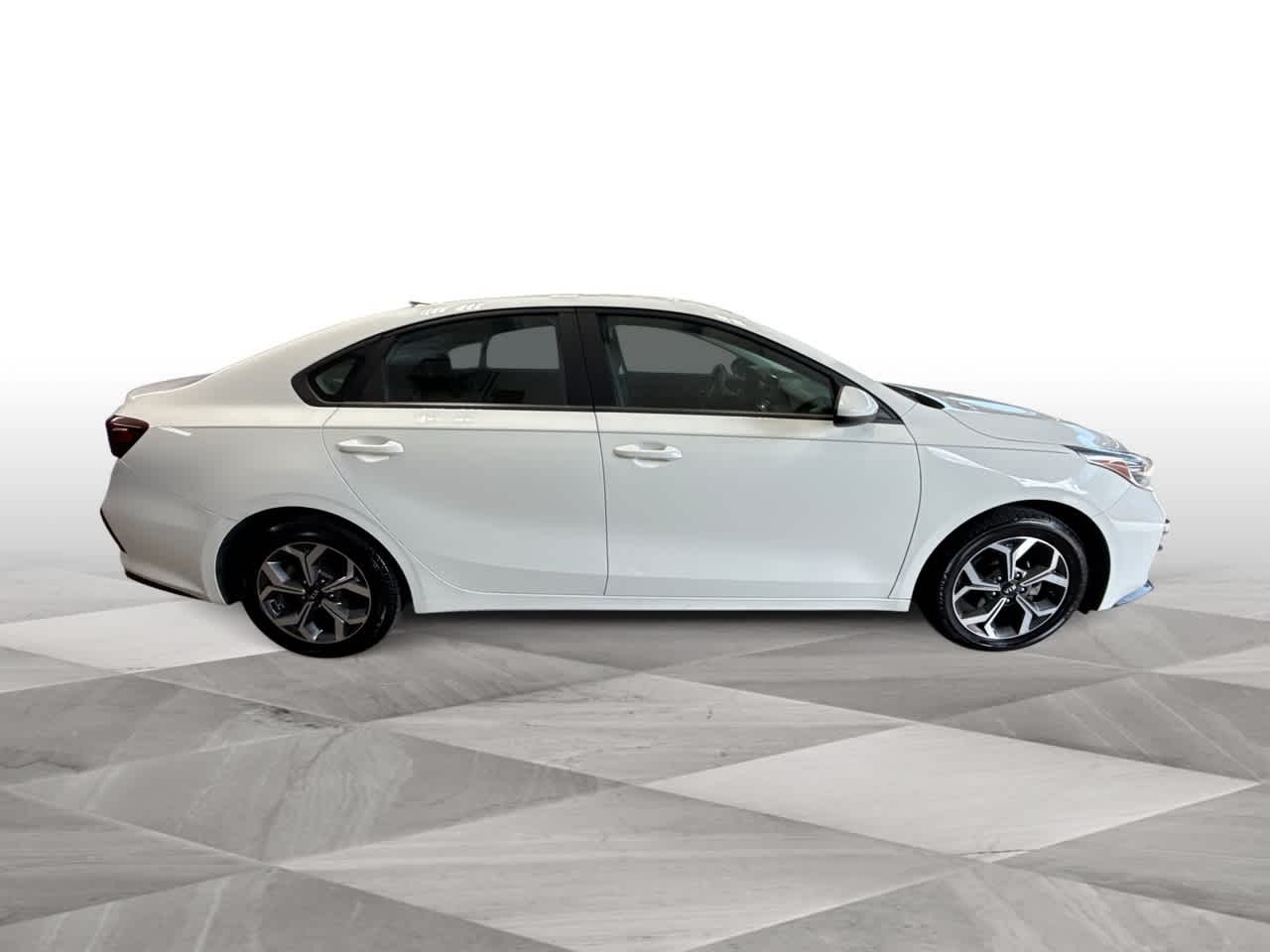 Thumbnail: 2020 Kia Forte - 9