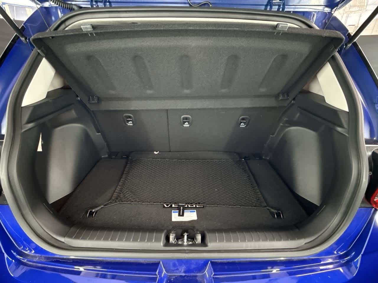 2024 Hyundai Venue Limited 25