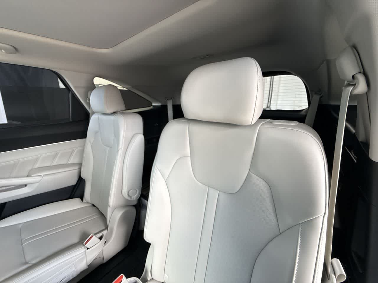 Thumbnail: 2023 Kia Sorento - 22