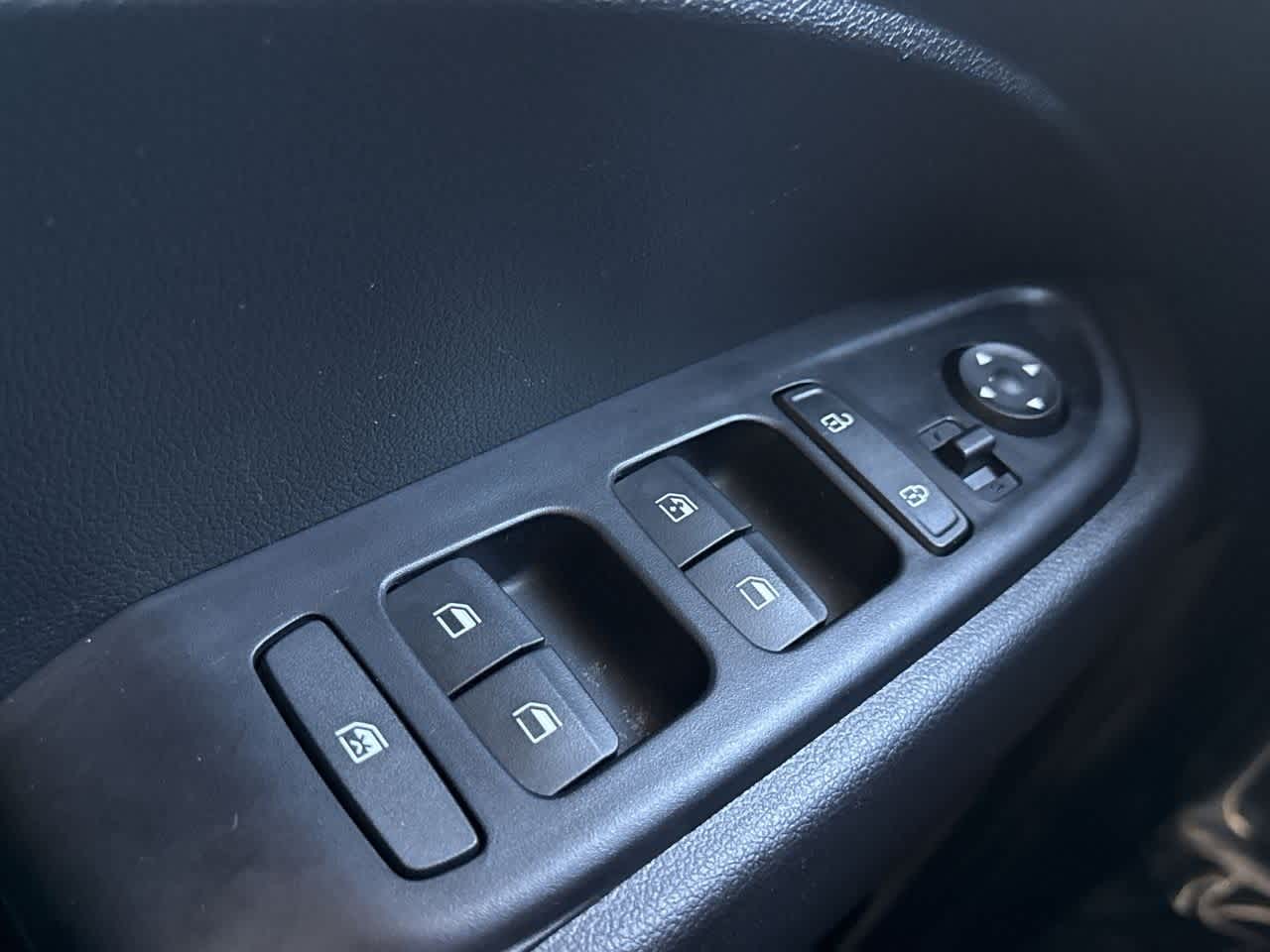 Thumbnail: 2023 Hyundai Venue - 17