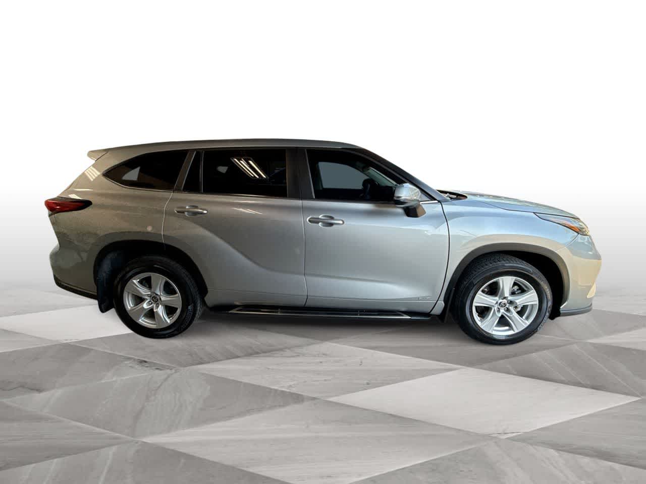 Thumbnail: 2023 Toyota Highlander - 9