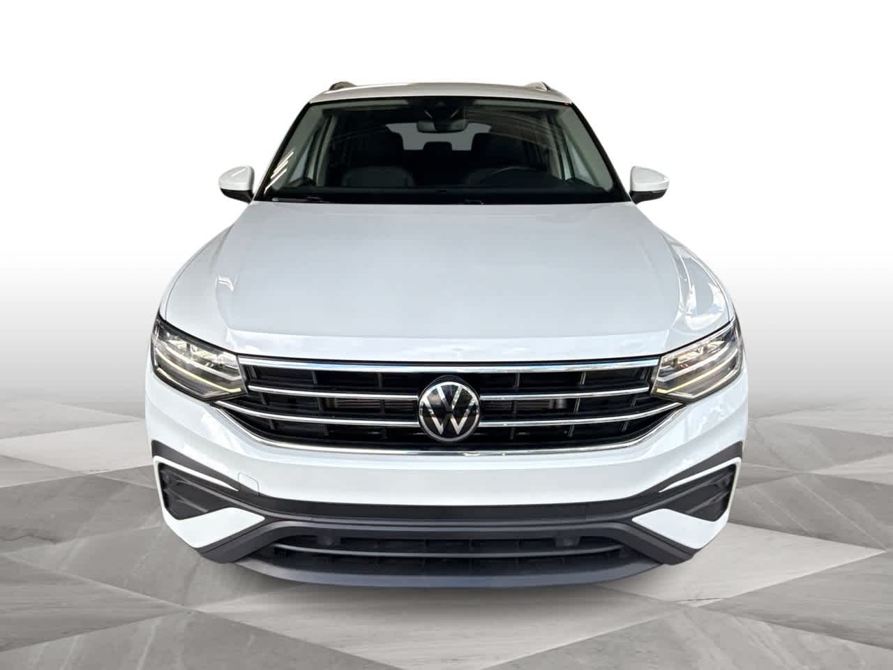 Thumbnail: 2023 Volkswagen Tiguan - 3