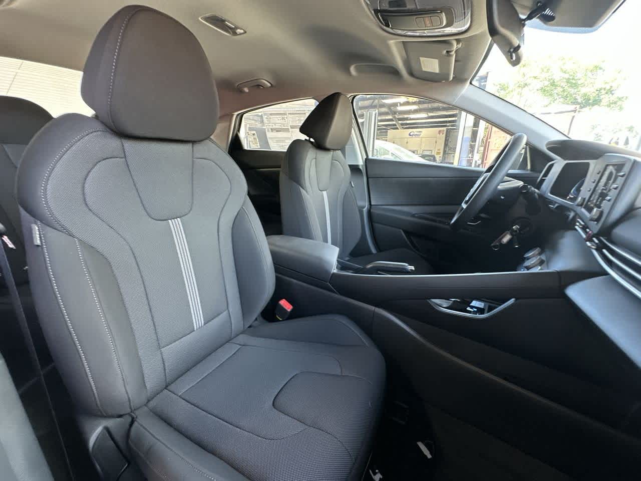 Thumbnail: 2025 Hyundai Elantra - 27