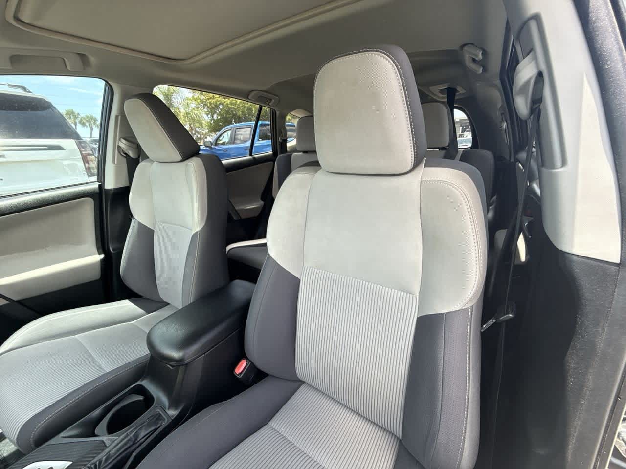 2014 Toyota RAV4 XLE 14