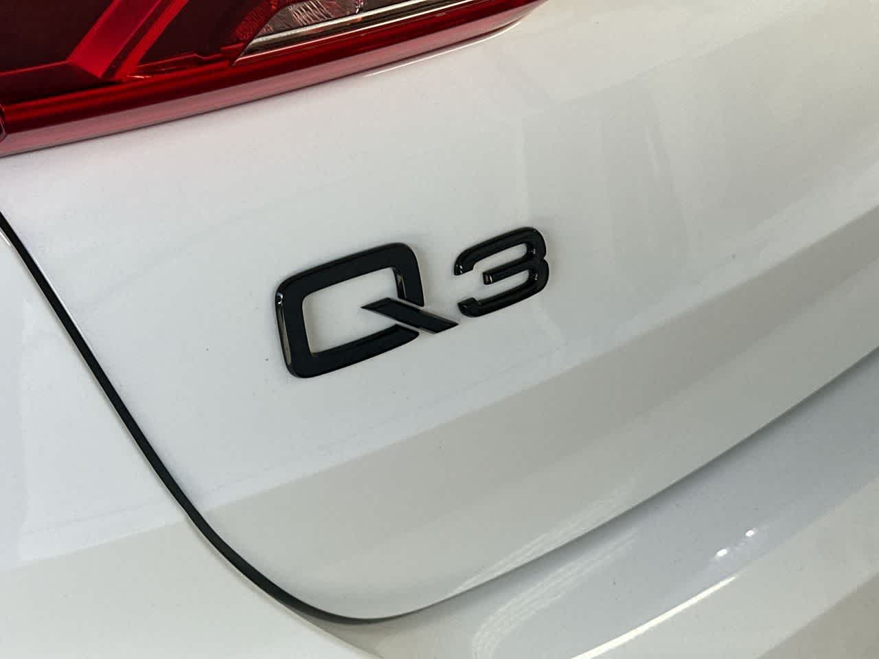 Thumbnail: 2025 Audi Q3 - 10