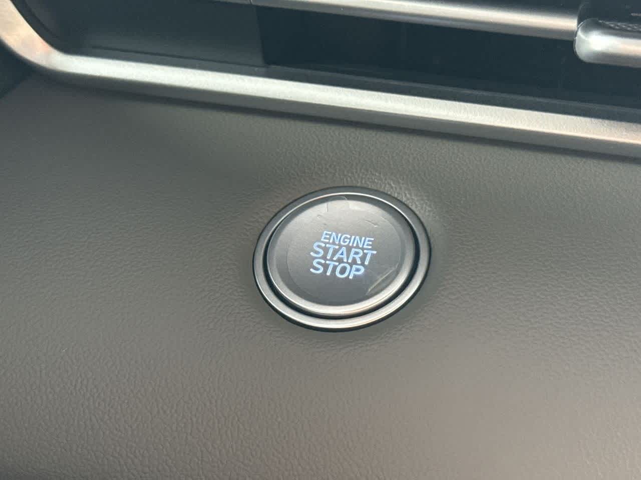 Thumbnail: 2025 Hyundai Elantra - 17