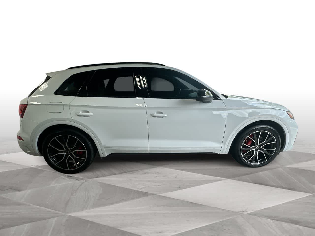 Thumbnail: 2023 Audi SQ5 - 9