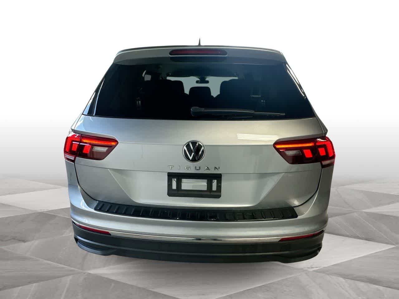 Thumbnail: 2023 Volkswagen Tiguan - 7