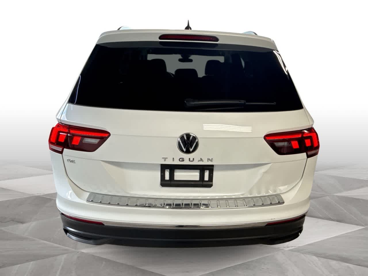 Thumbnail: 2023 Volkswagen Tiguan - 7