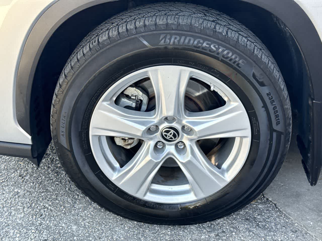 Thumbnail: 2023 Toyota Highlander - 11