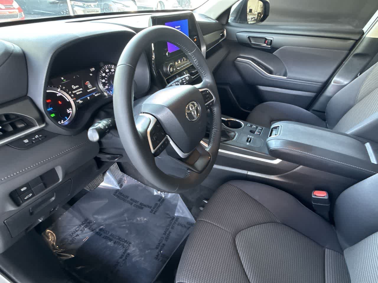 Thumbnail: 2023 Toyota Highlander - 13