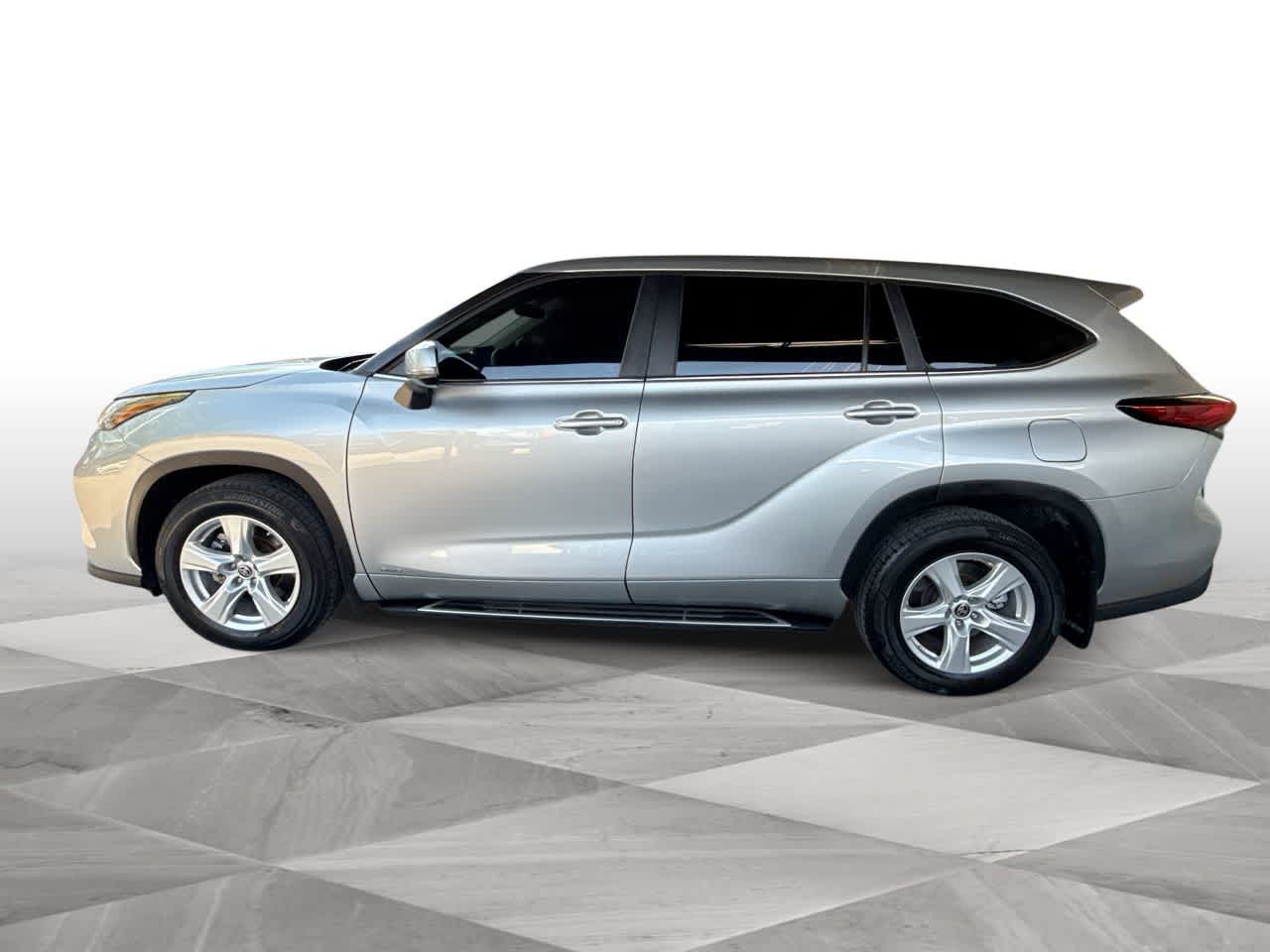 Thumbnail: 2023 Toyota Highlander - 5